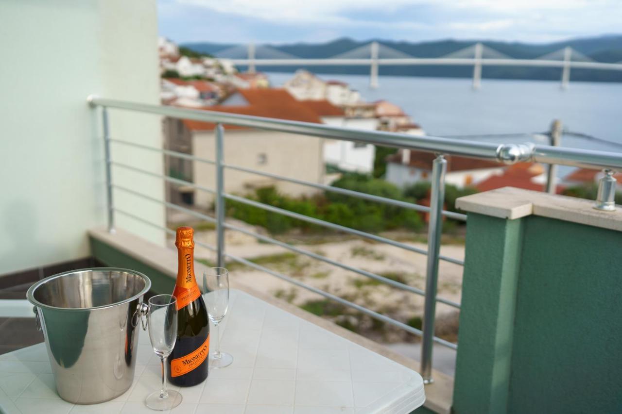 Apartment “Bel Ponte” Komarna Esterno foto